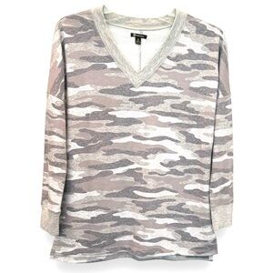 NWOT Versona Size Small Gray Camo Long Sleeve V-Neck Tunic